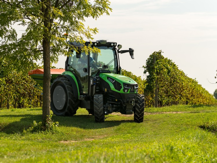 DEUTZ-FAHR serii 5DF/DS/DV TTV Stage V – niekwestionowany lider w sadzie